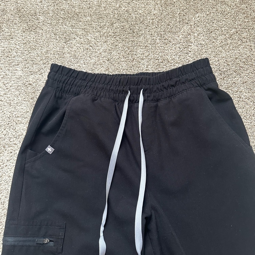 Figs Black Scrubs Set - Picture 4 of 5